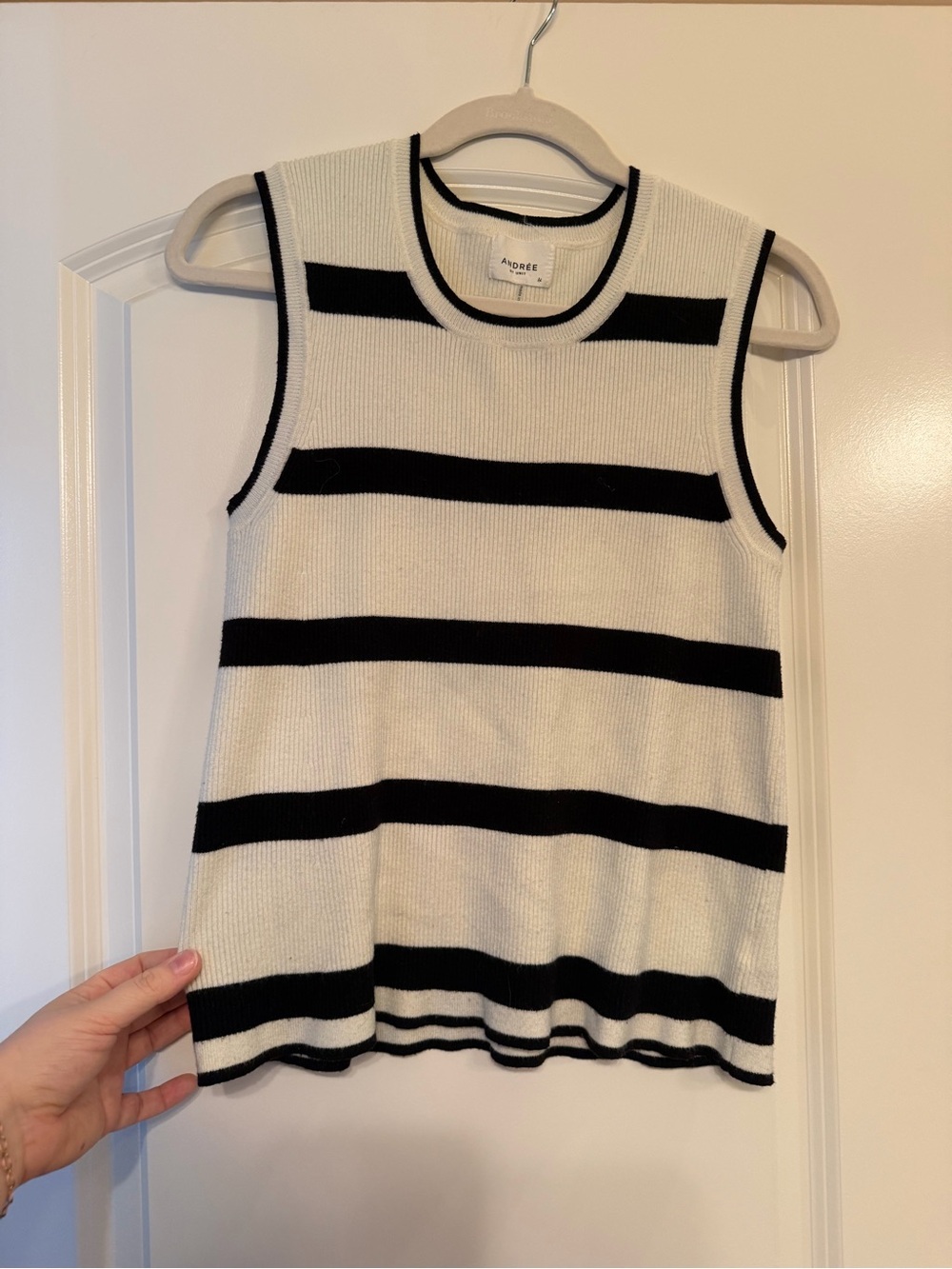 ANDRÉE BY UNIT Black & White Ribbed Crewneck Tank